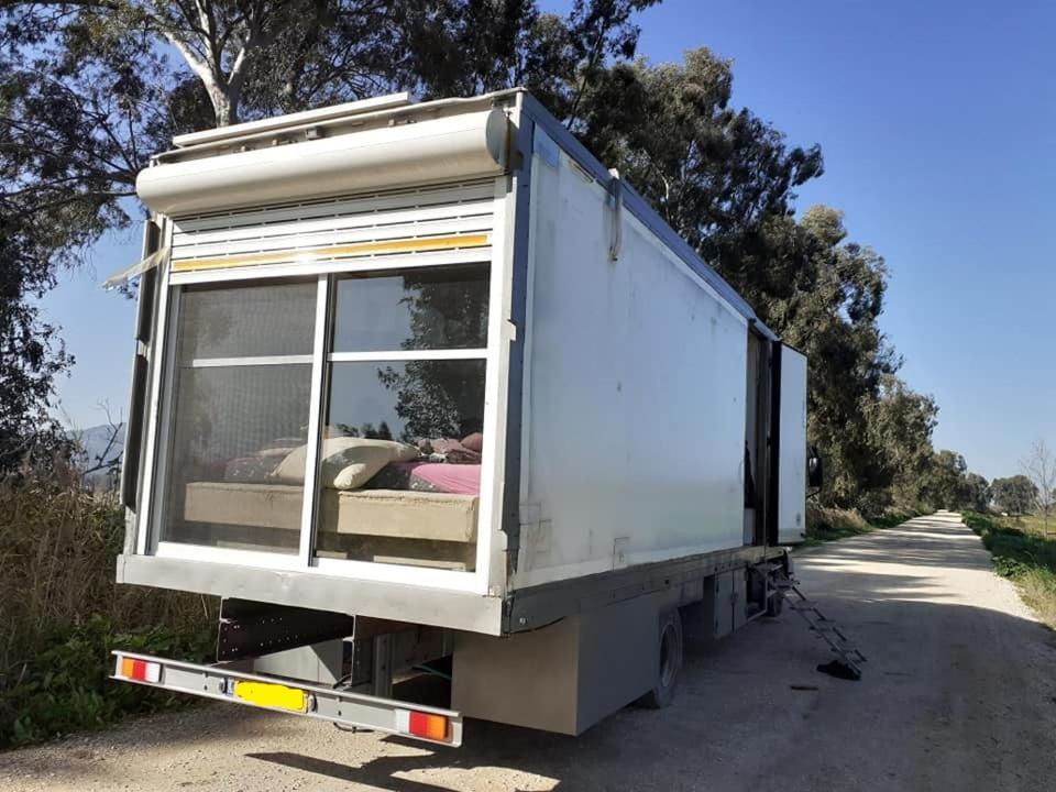 Luxury Caravan Truck In The Golan Heights Bruchim Qela' Alon Extérieur photo